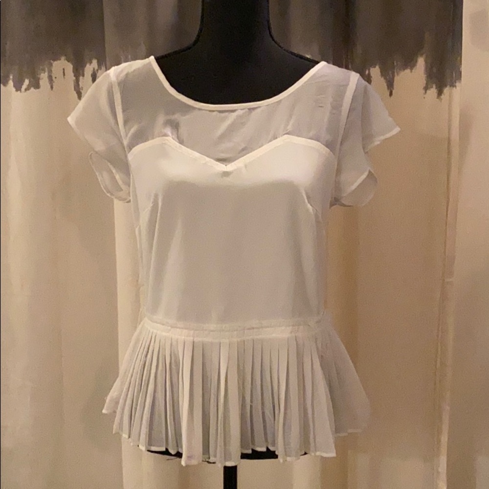 American Eagle 🦅 cream blouse. SZ M. Pleats.